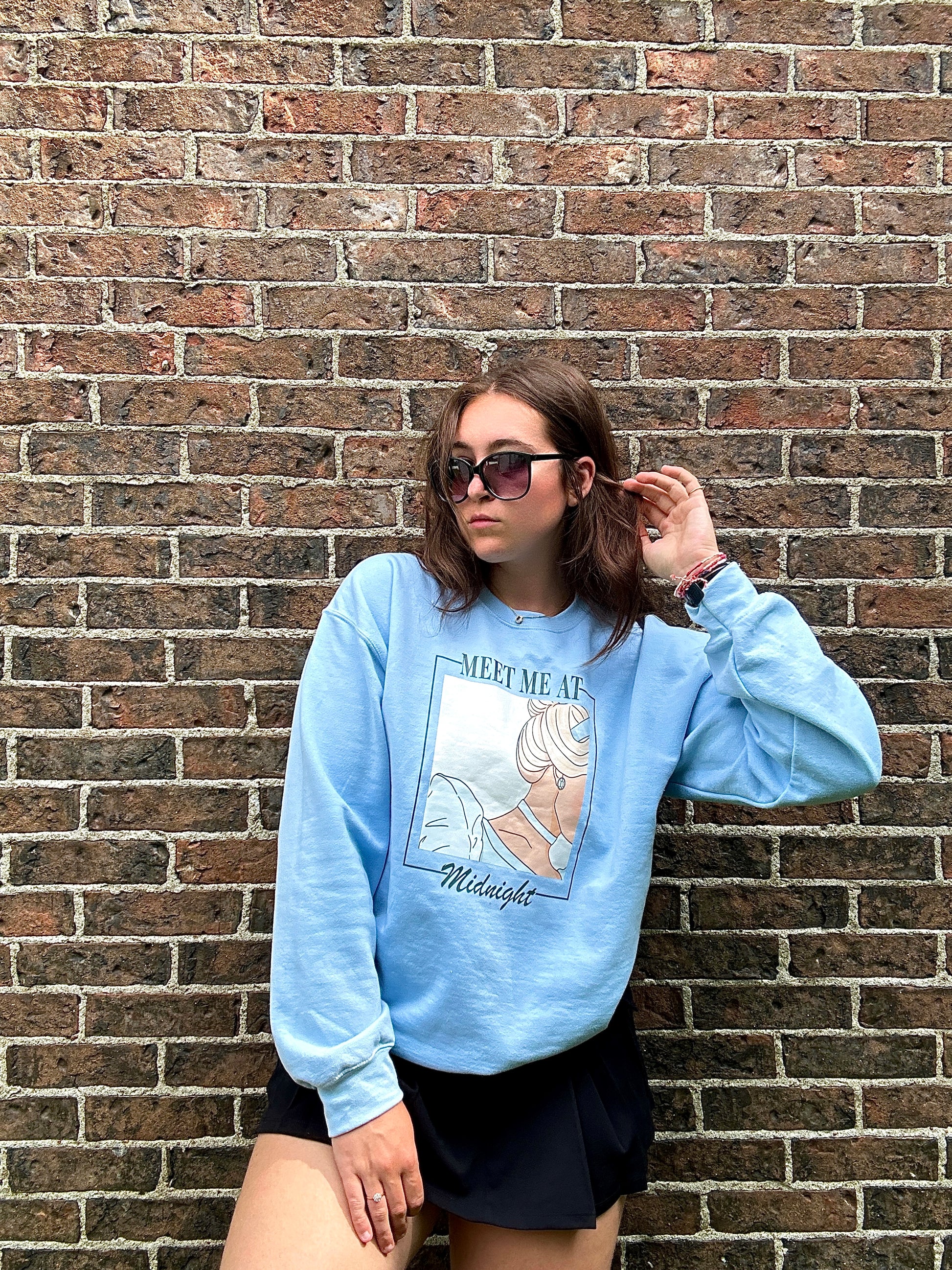 Rencontre moi à minuit - Crewneck | PRÉ-COMMANDE