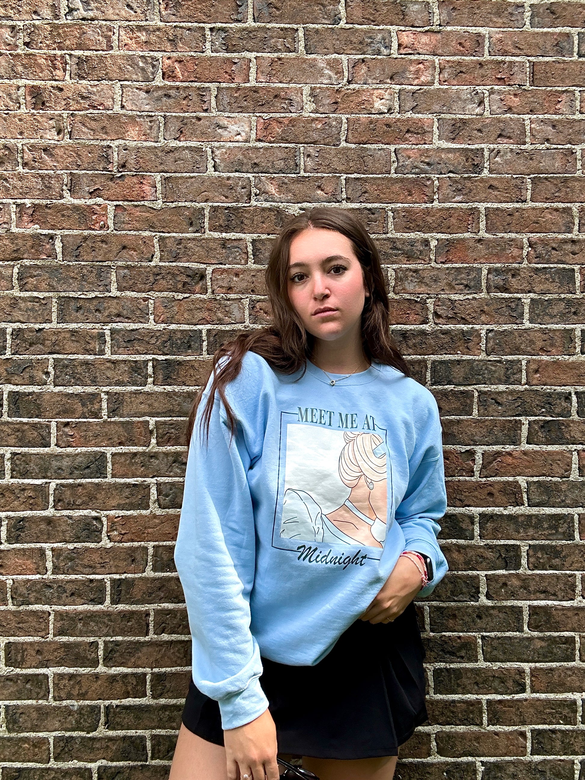 Rencontre moi à minuit - Crewneck | PRÉ-COMMANDE