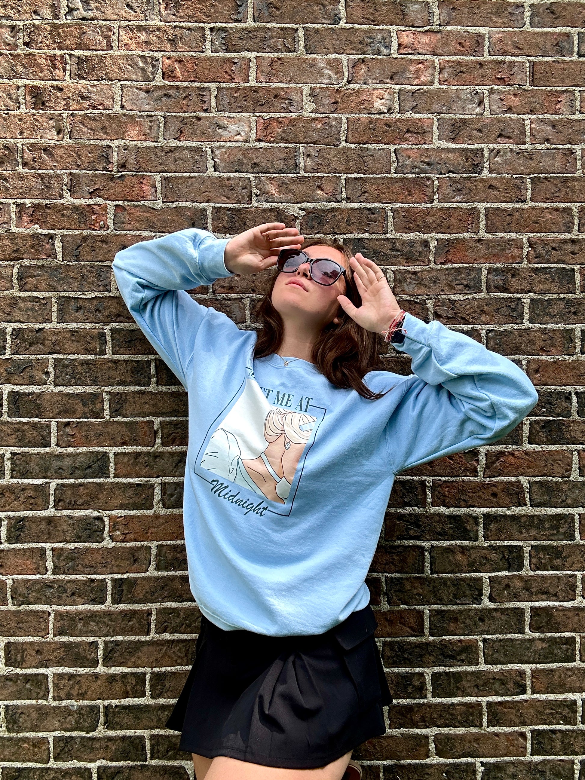 Rencontre moi à minuit - Crewneck | PRÉ-COMMANDE
